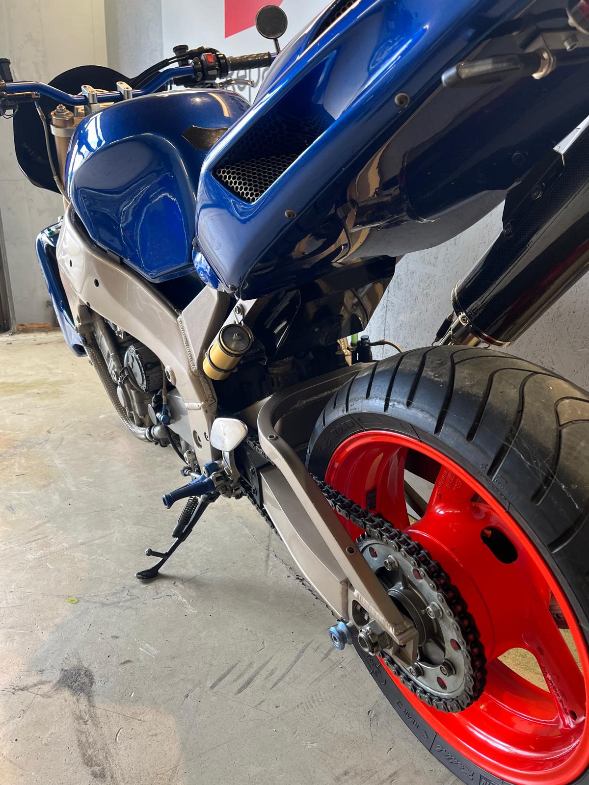 Yamaha YZF 750 R streetfighter